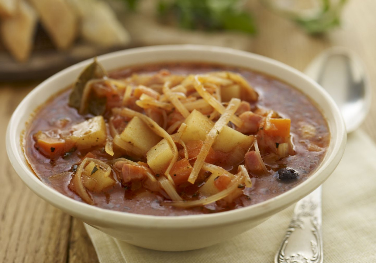 Potato soup with tomatoes